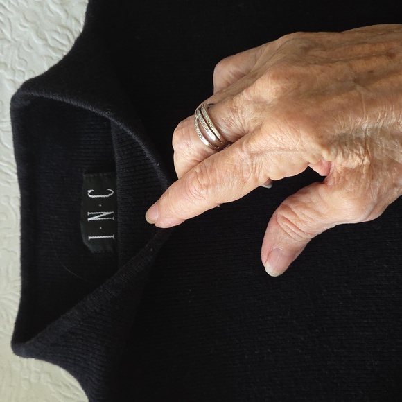 I.N.C. Black long sleeve cropped sweater - Picture 7 of 8